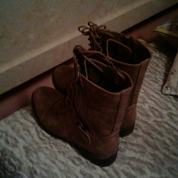 Brown boots - Picture 3 of 3